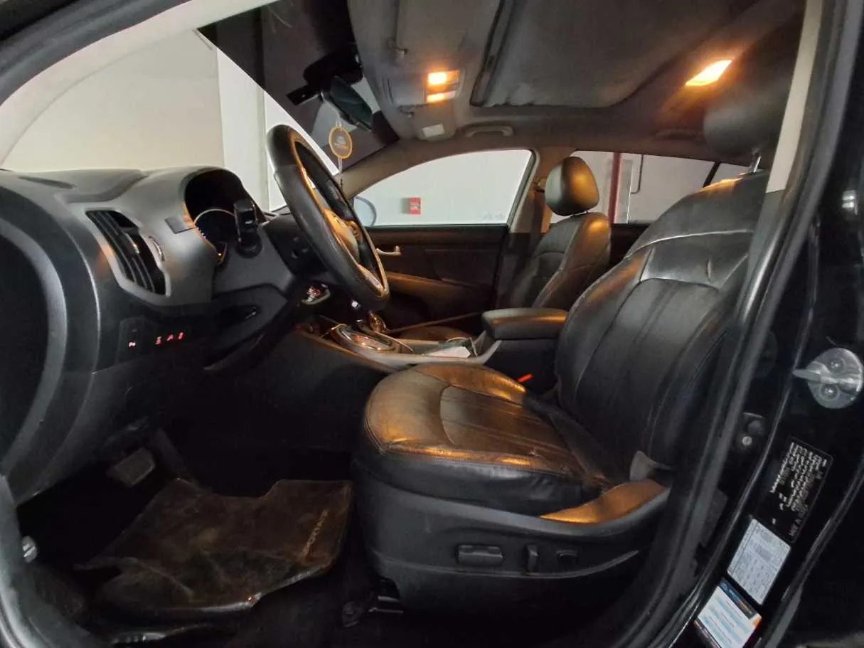 Car image 8