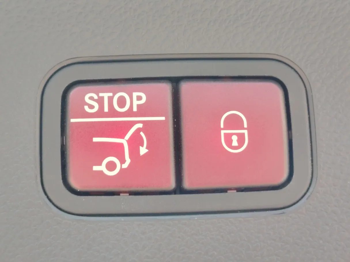 Car image 34