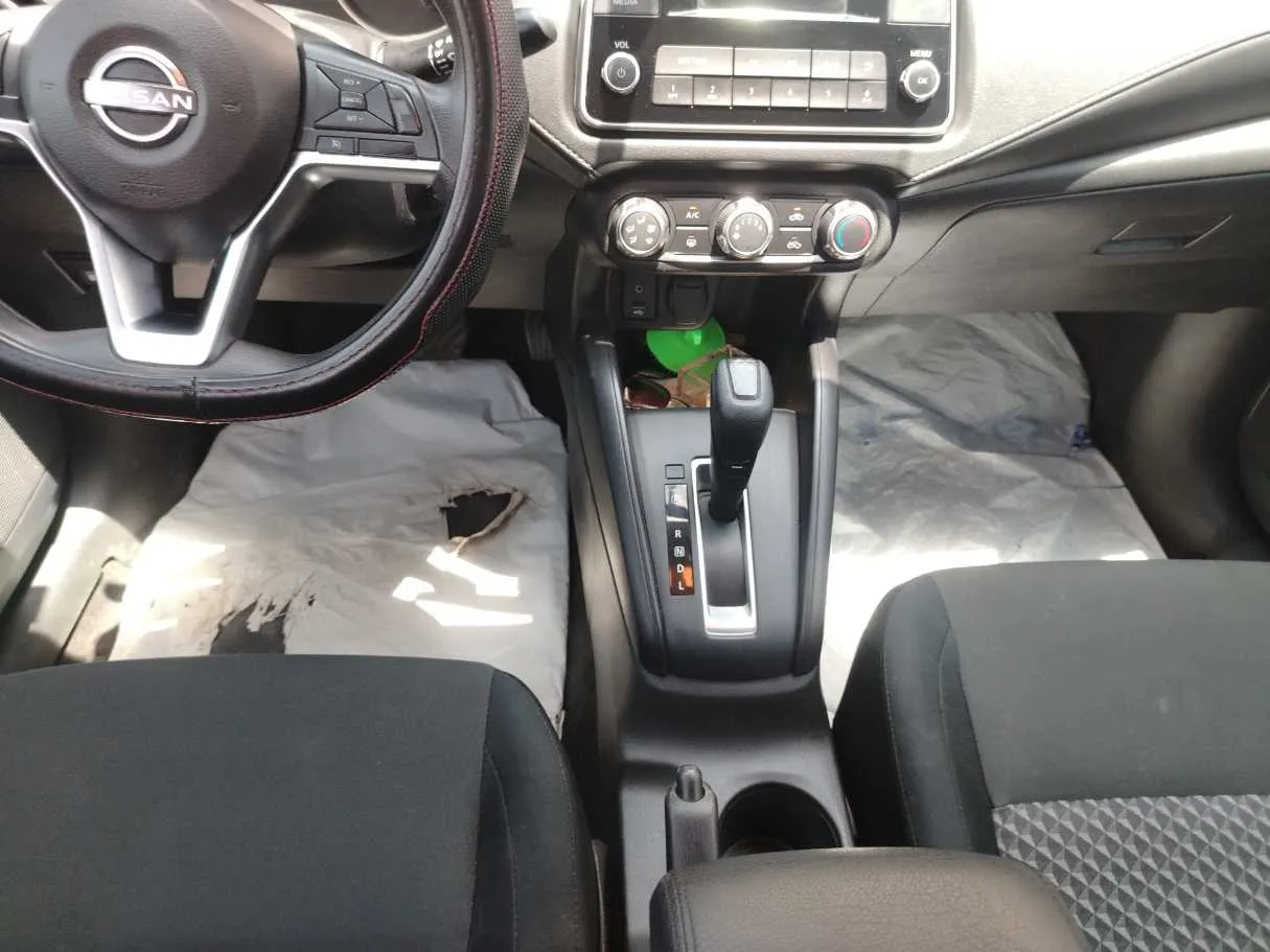 Car image 19