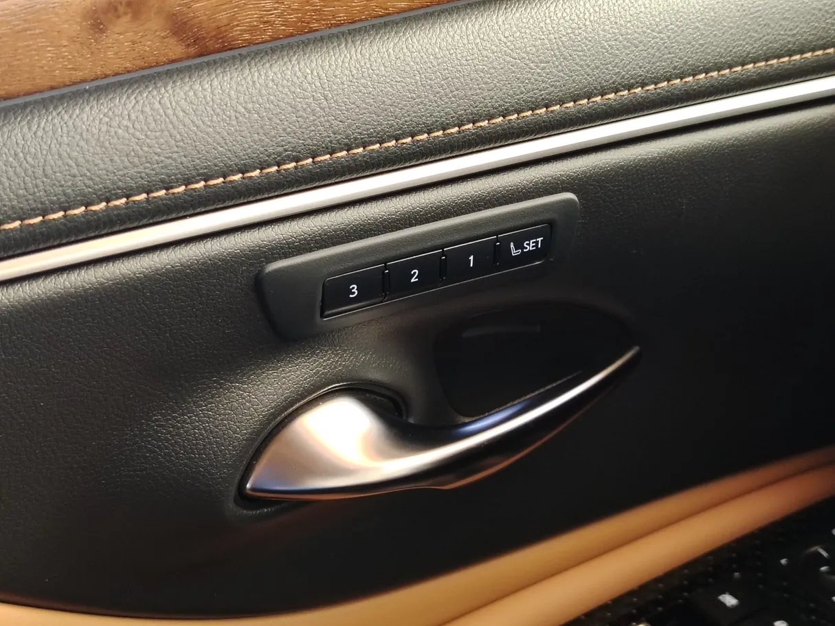 Car image 36