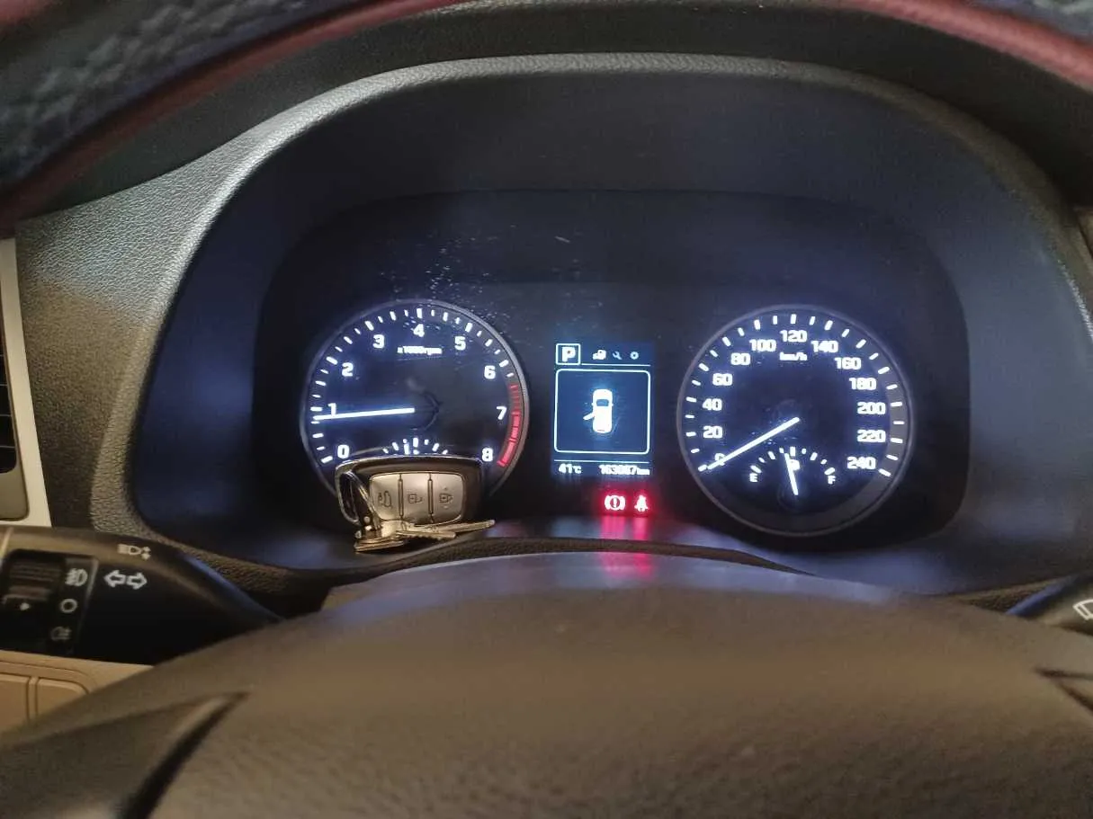 Car image 17