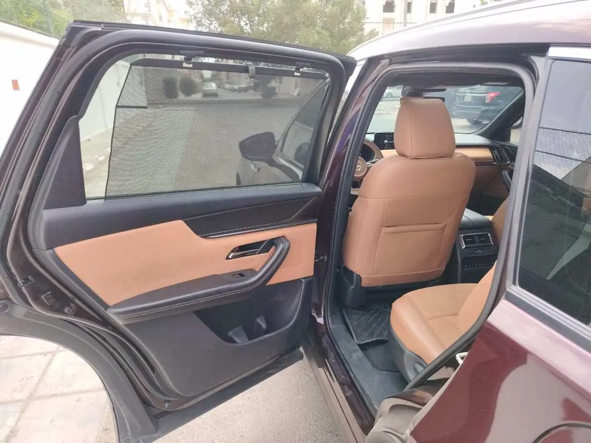 Car image 17