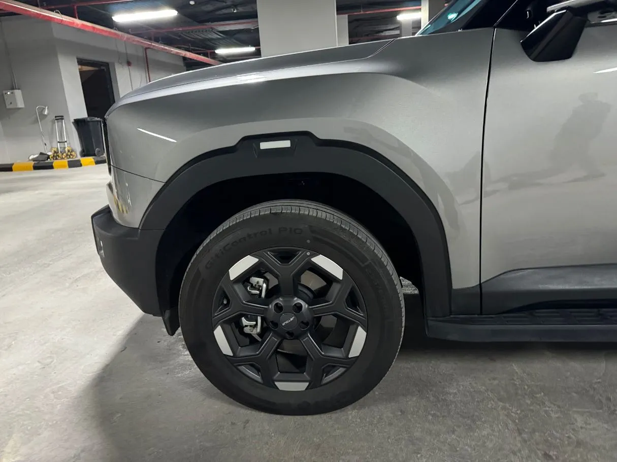Car image 9