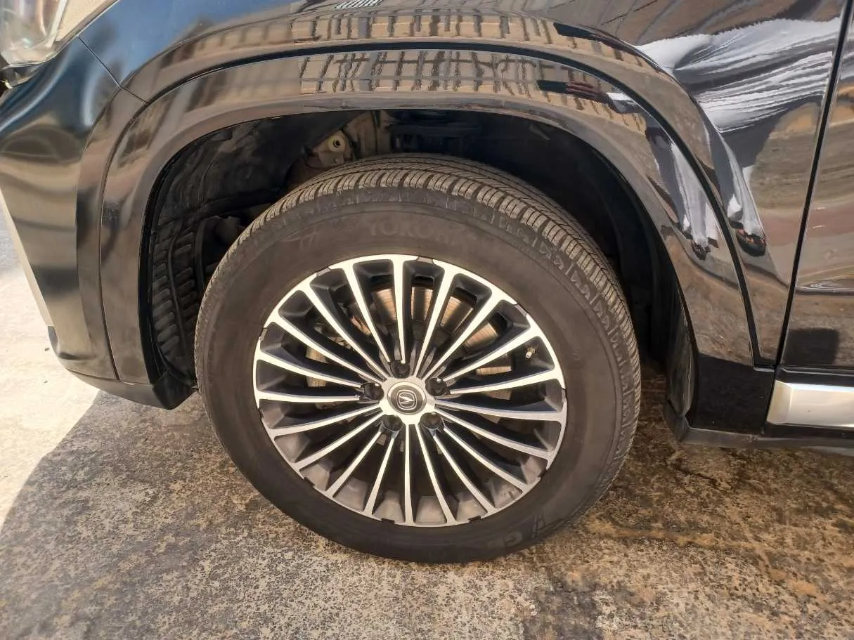 Car image 9