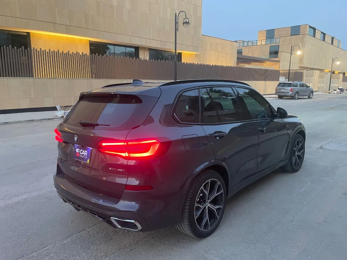 Car image 5