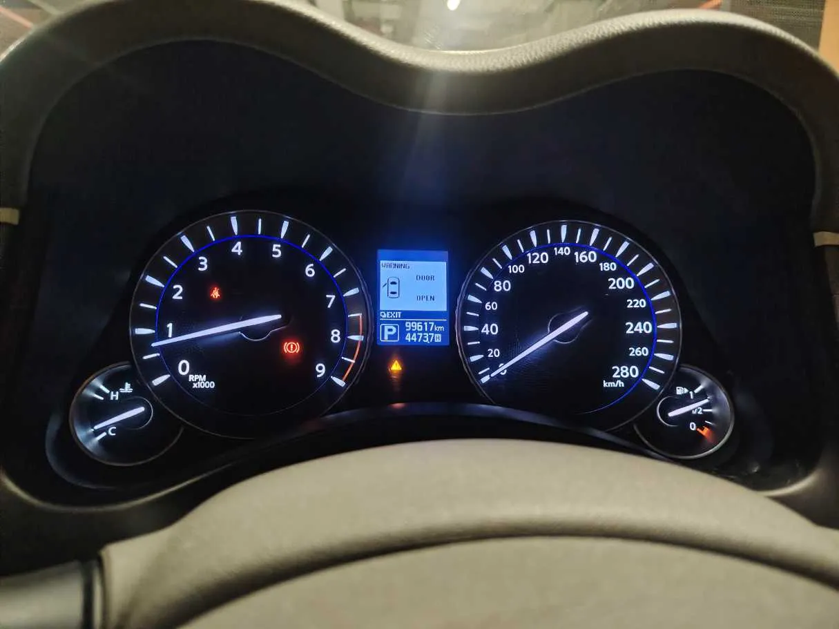 Car image 25