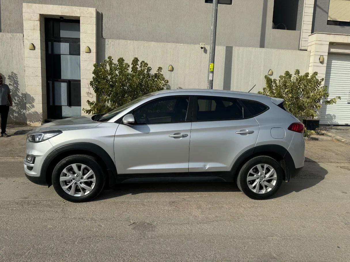Car image 8