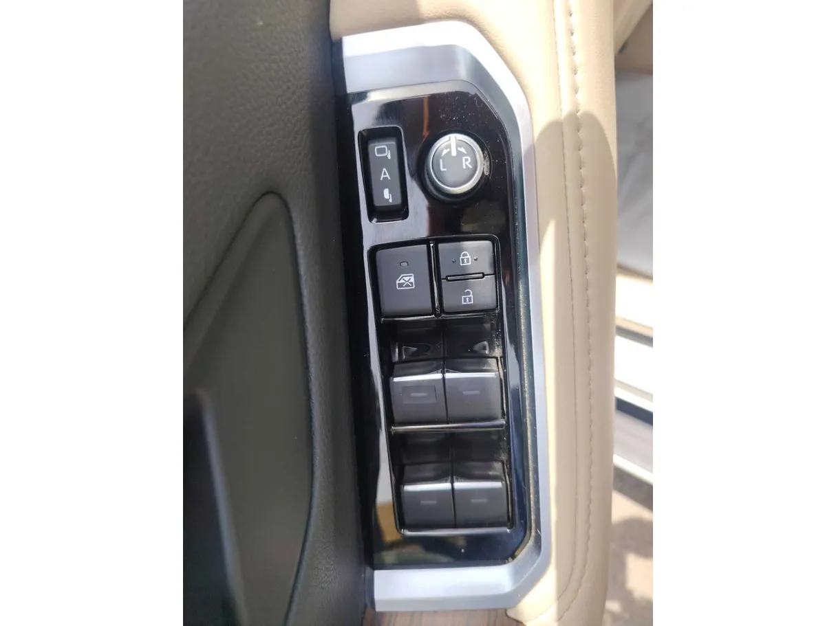 Car image 35