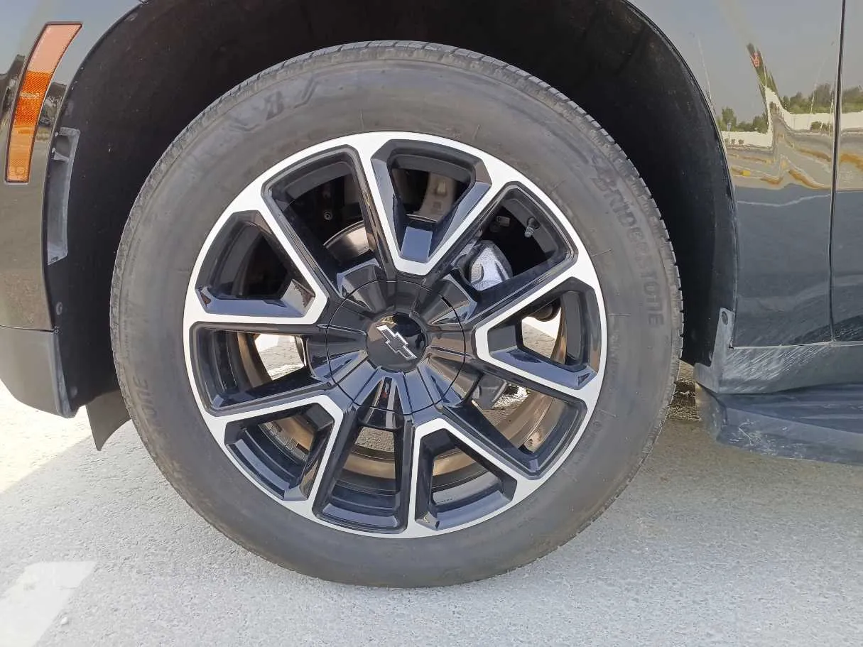 Car image 9