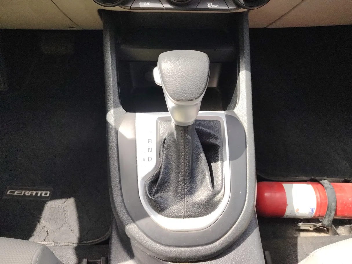 Car image 18
