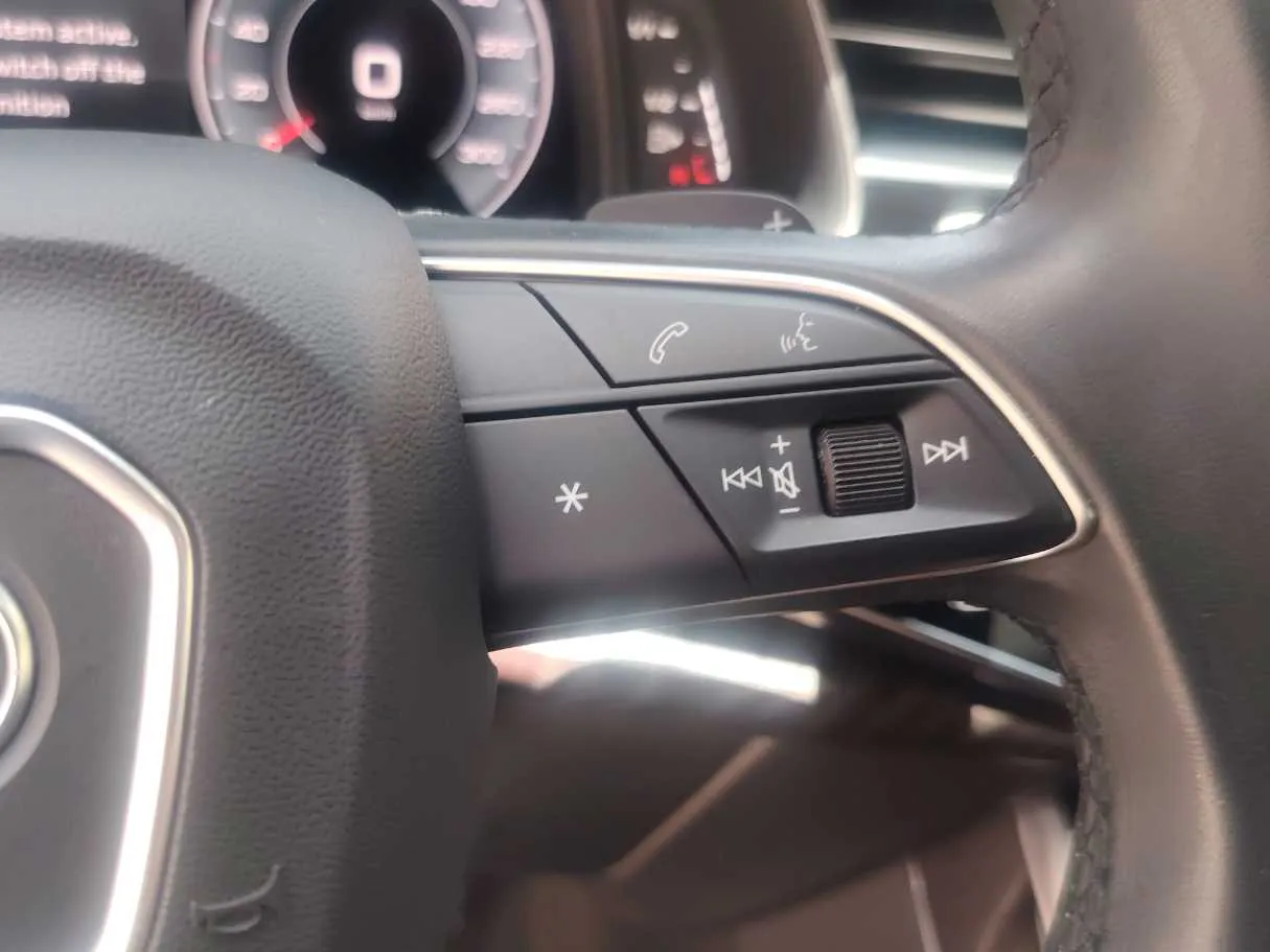 Car image 32