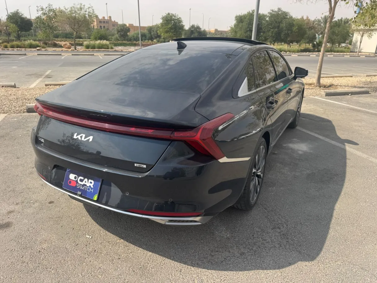 Car image 5