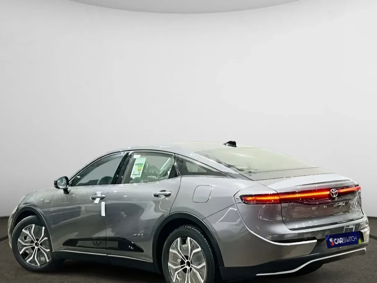 Car image 5