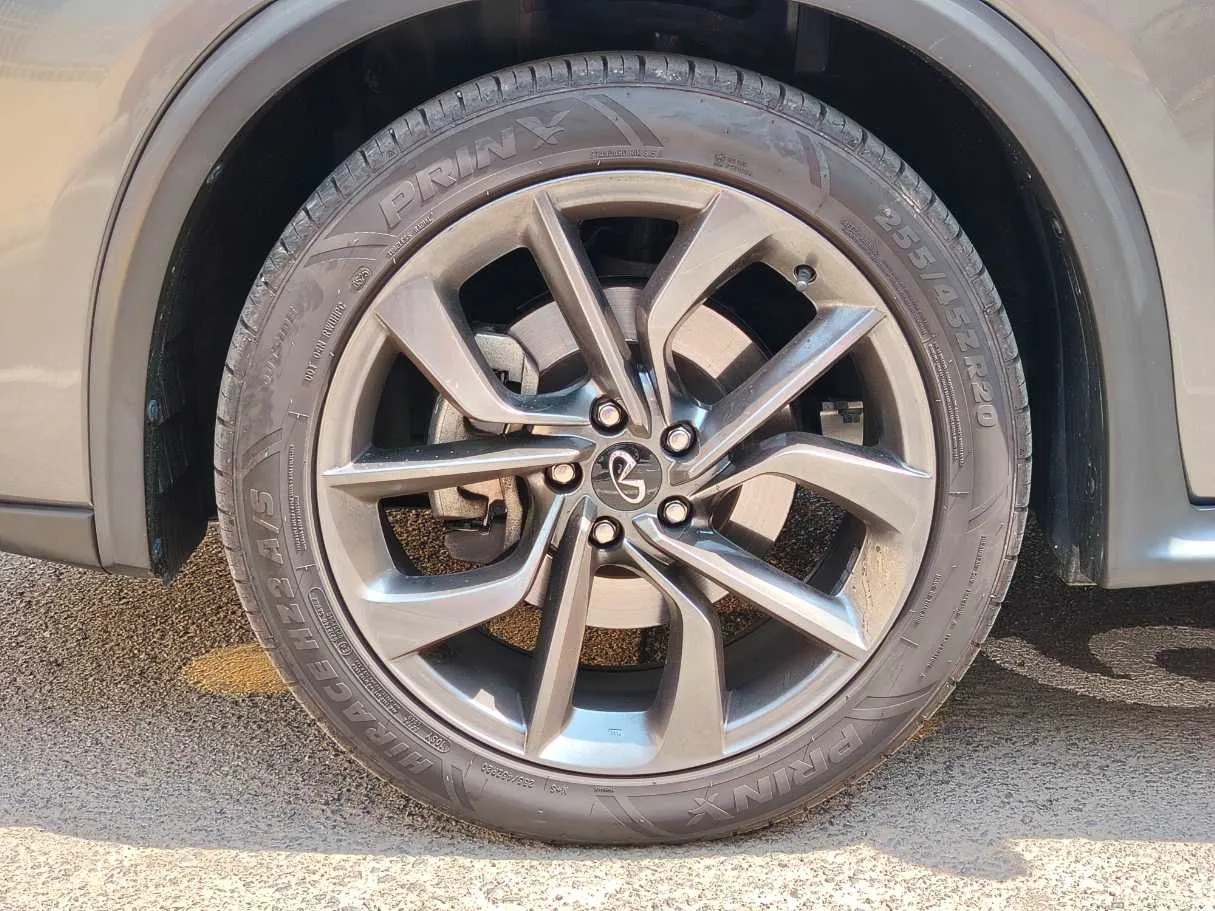 Car image 10