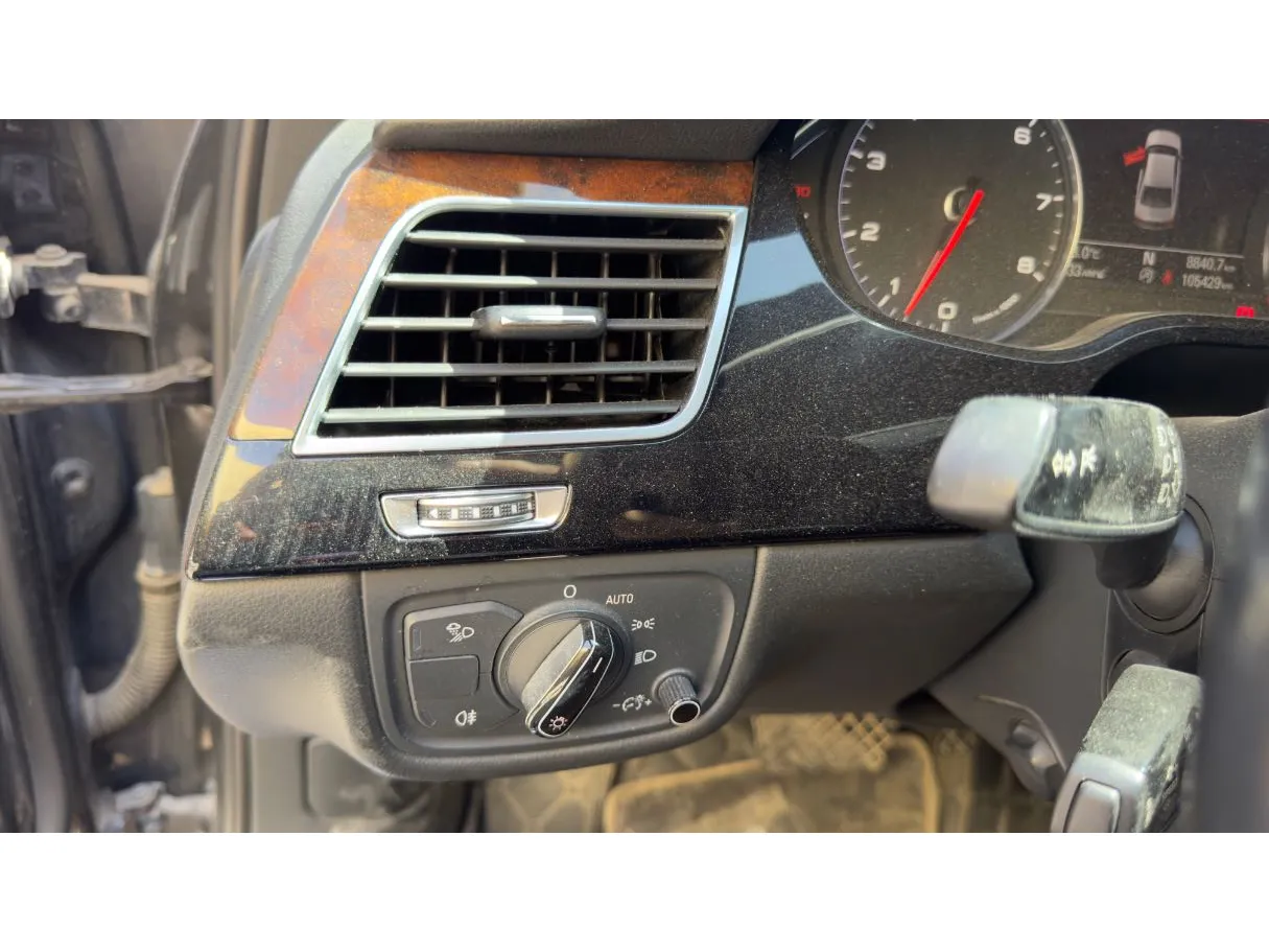Car image 28