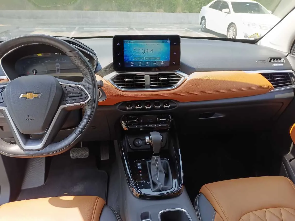 Car image 16