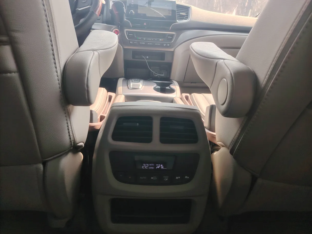 Car image 32
