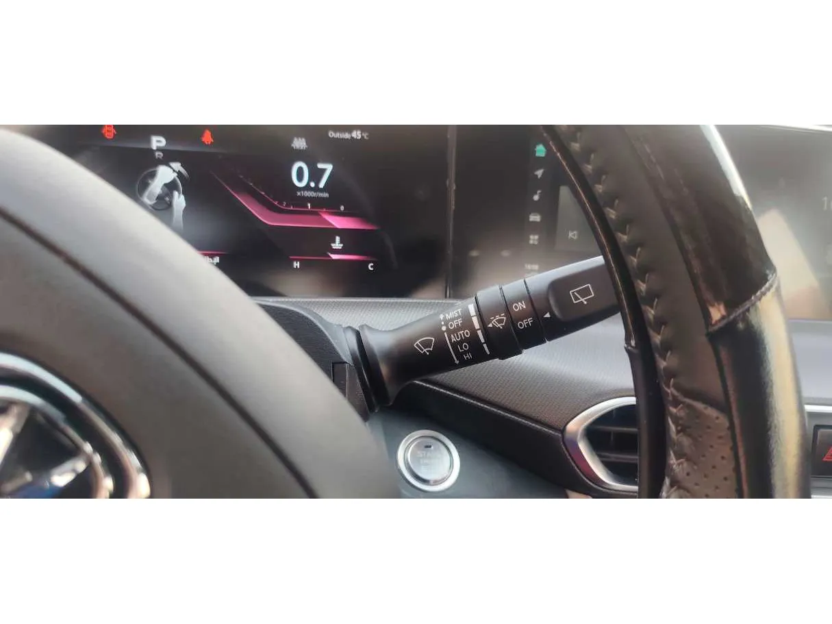 Car image 26