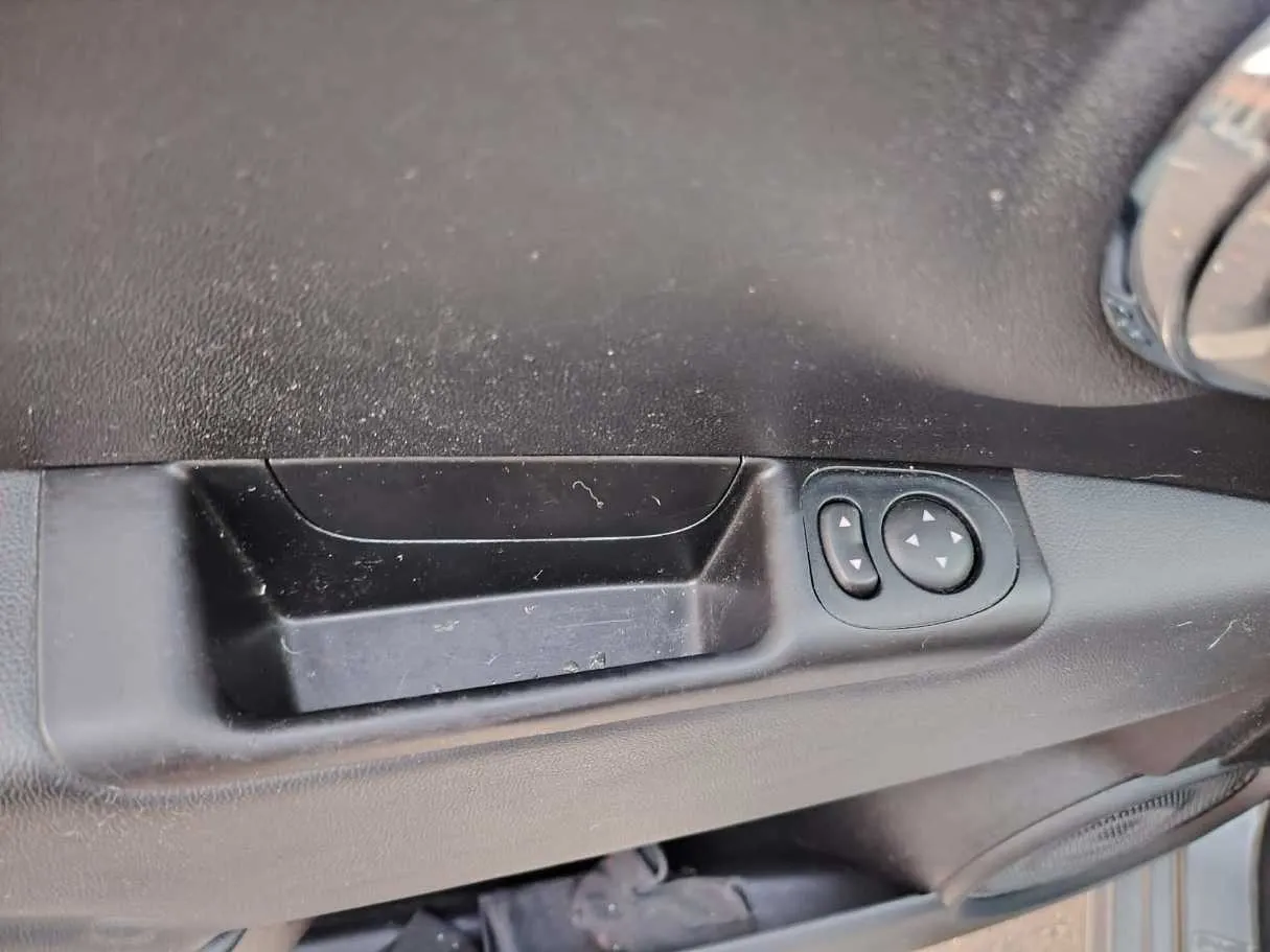 Car image 37