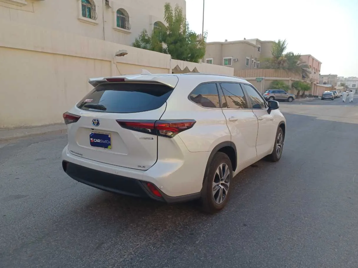Car image 5