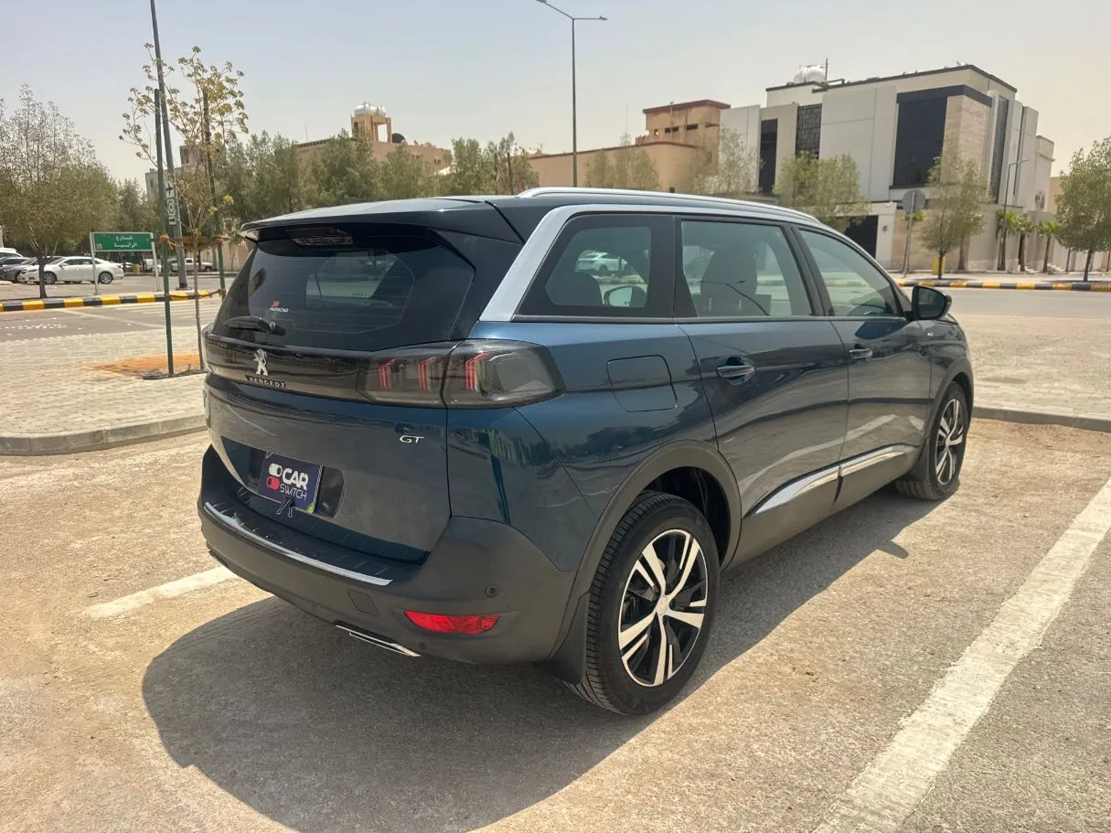 Car image 5