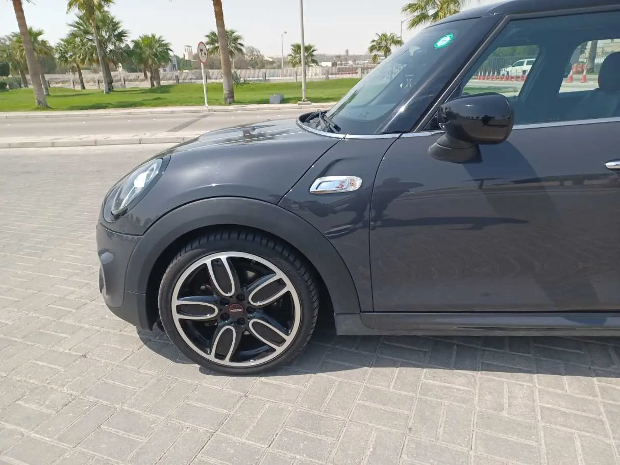 Car image 9