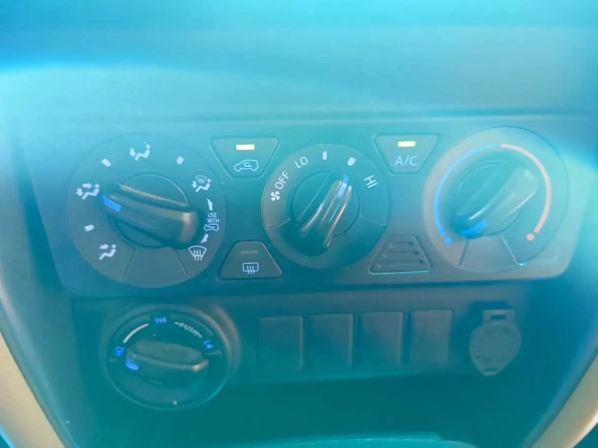 Car image 27
