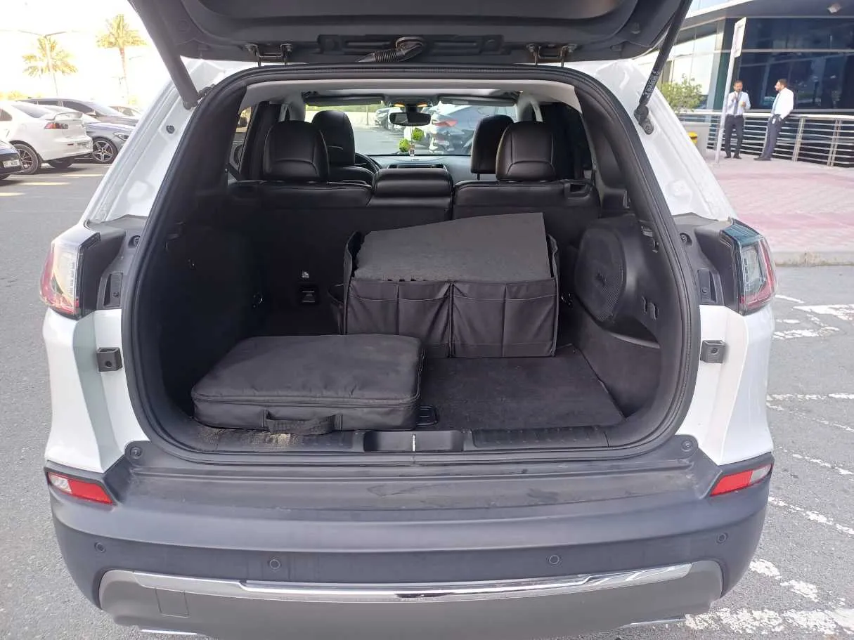 Car image 20