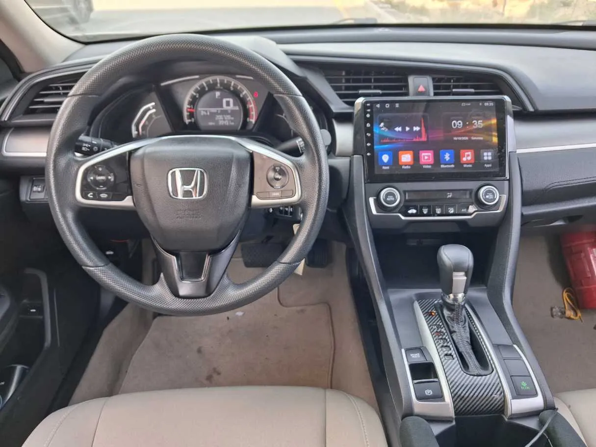 Car image 17