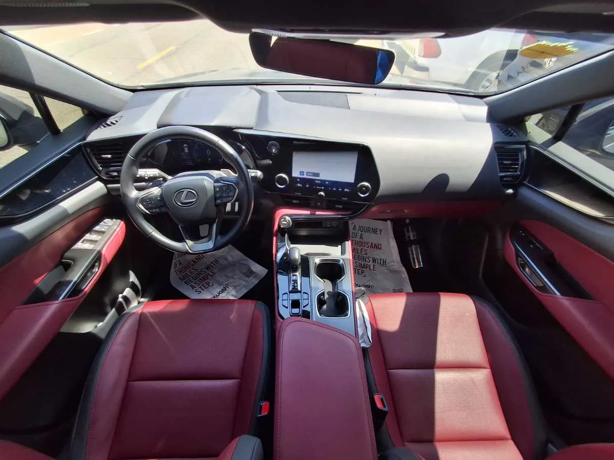 Car image 14
