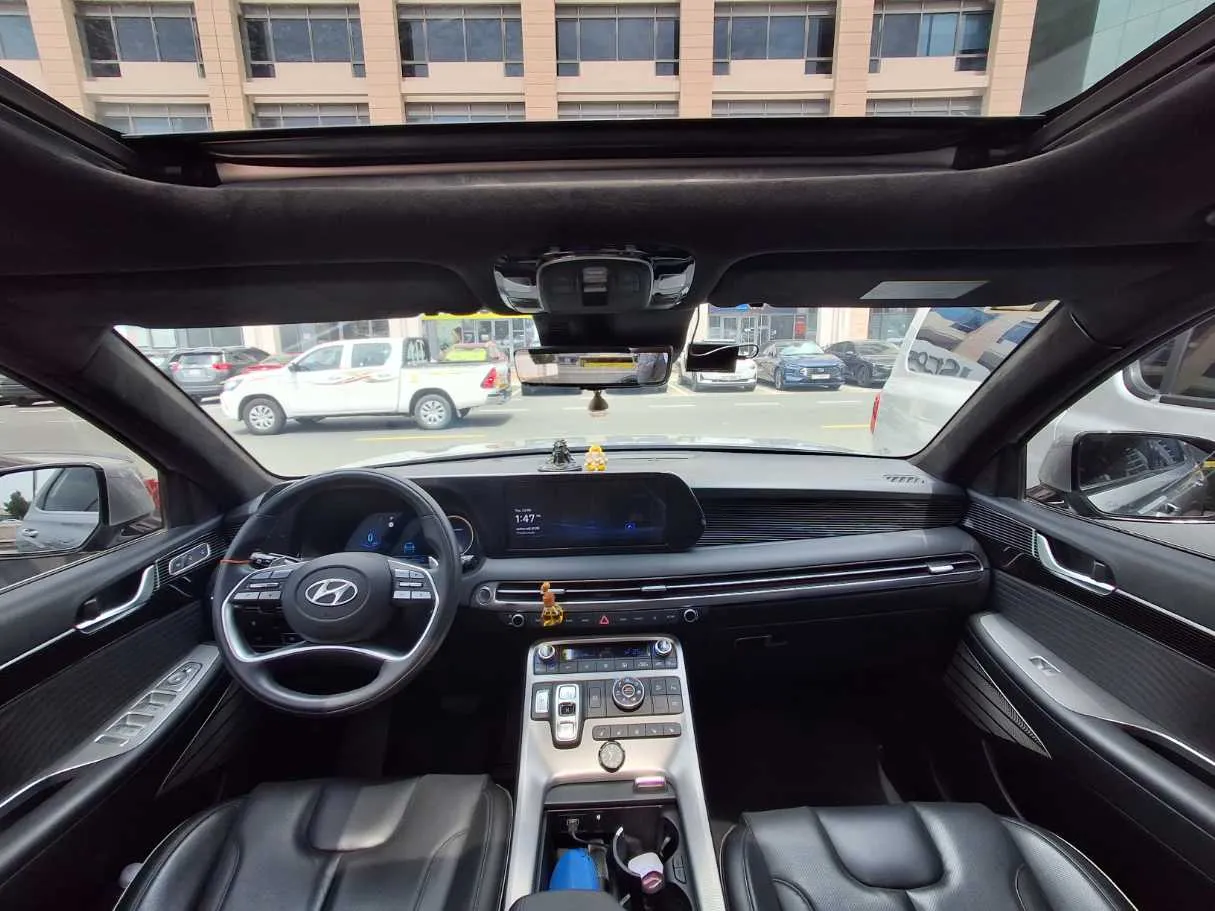 Car image 13