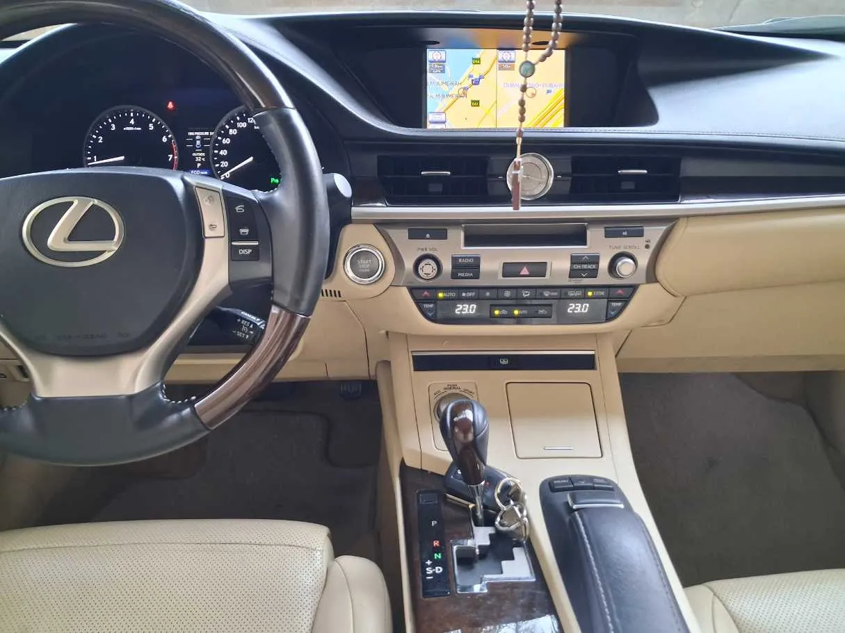 Car image 16