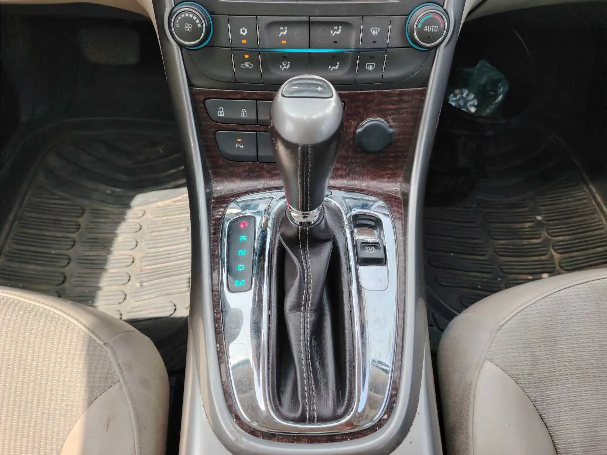 Car image 19