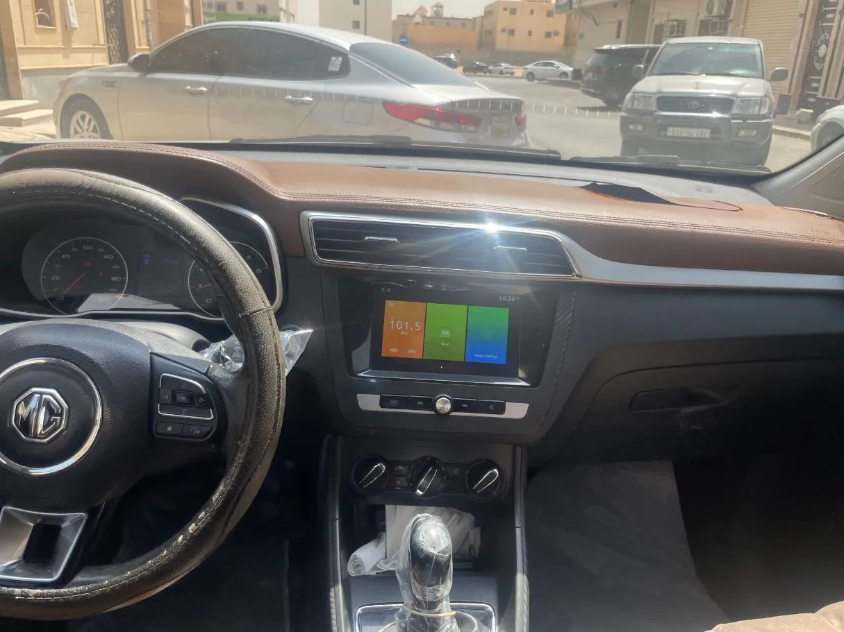 Car image 19