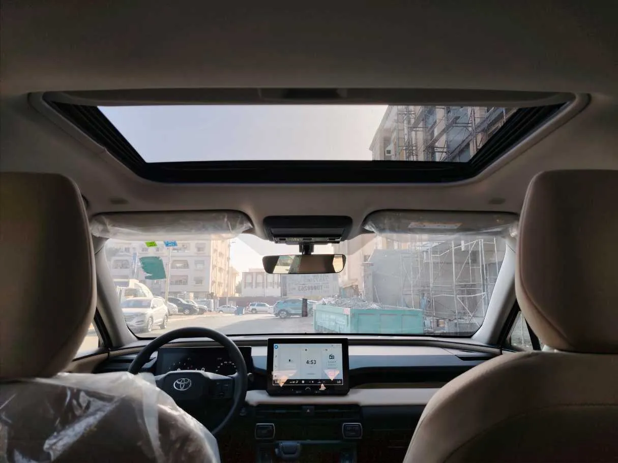 Car image 19