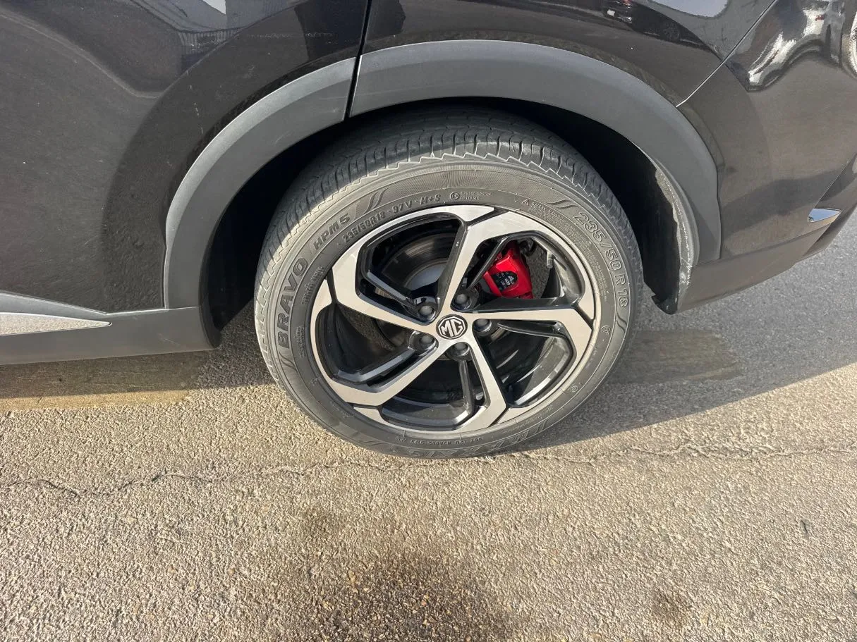 Car image 9