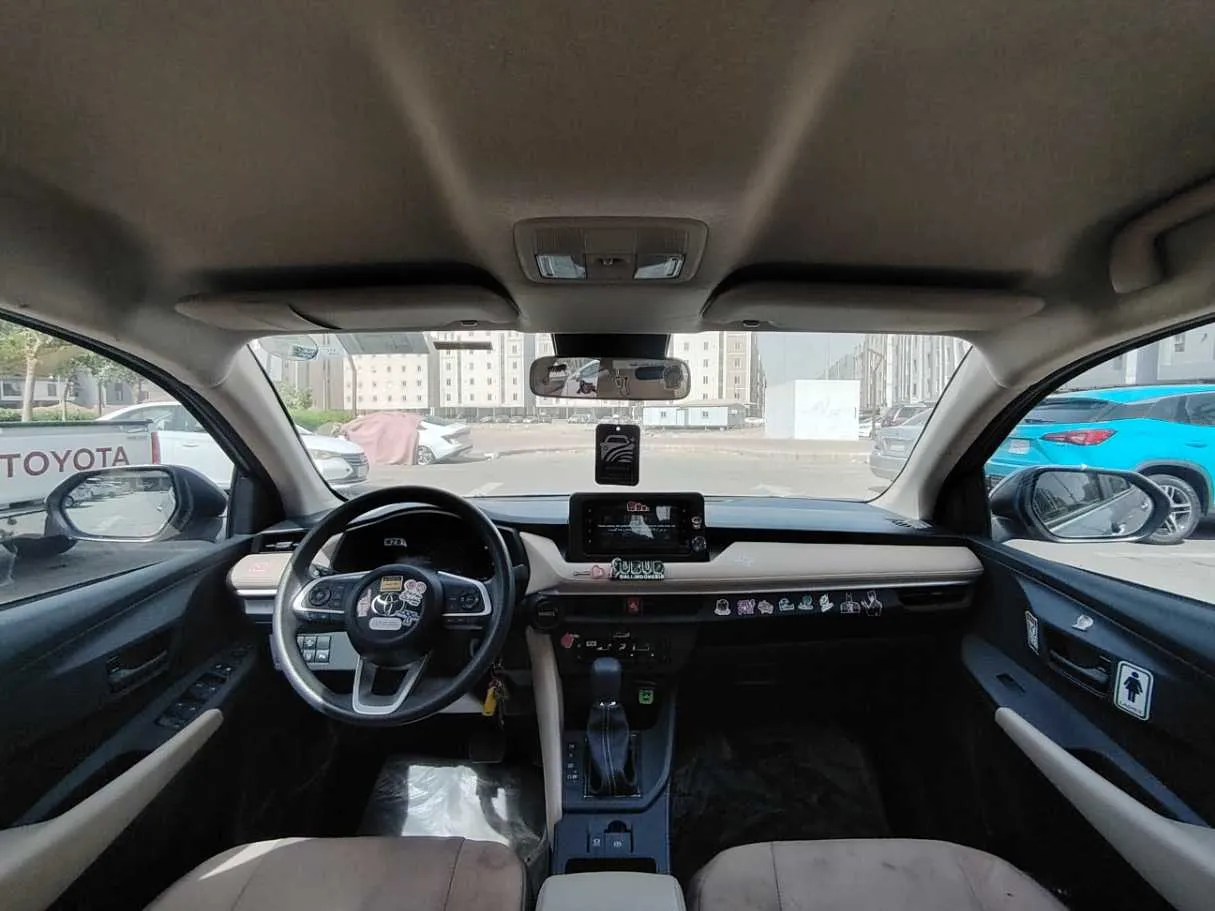 Car image 17
