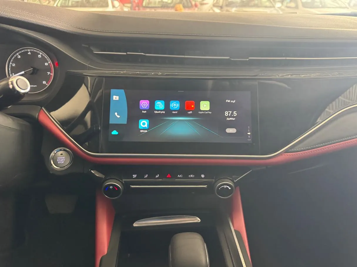 Car image 12