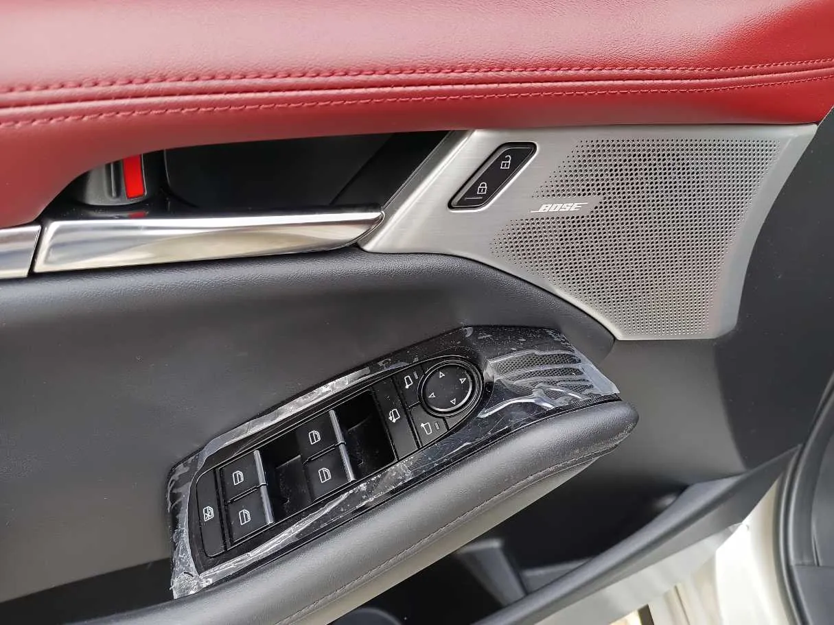 Car image 20