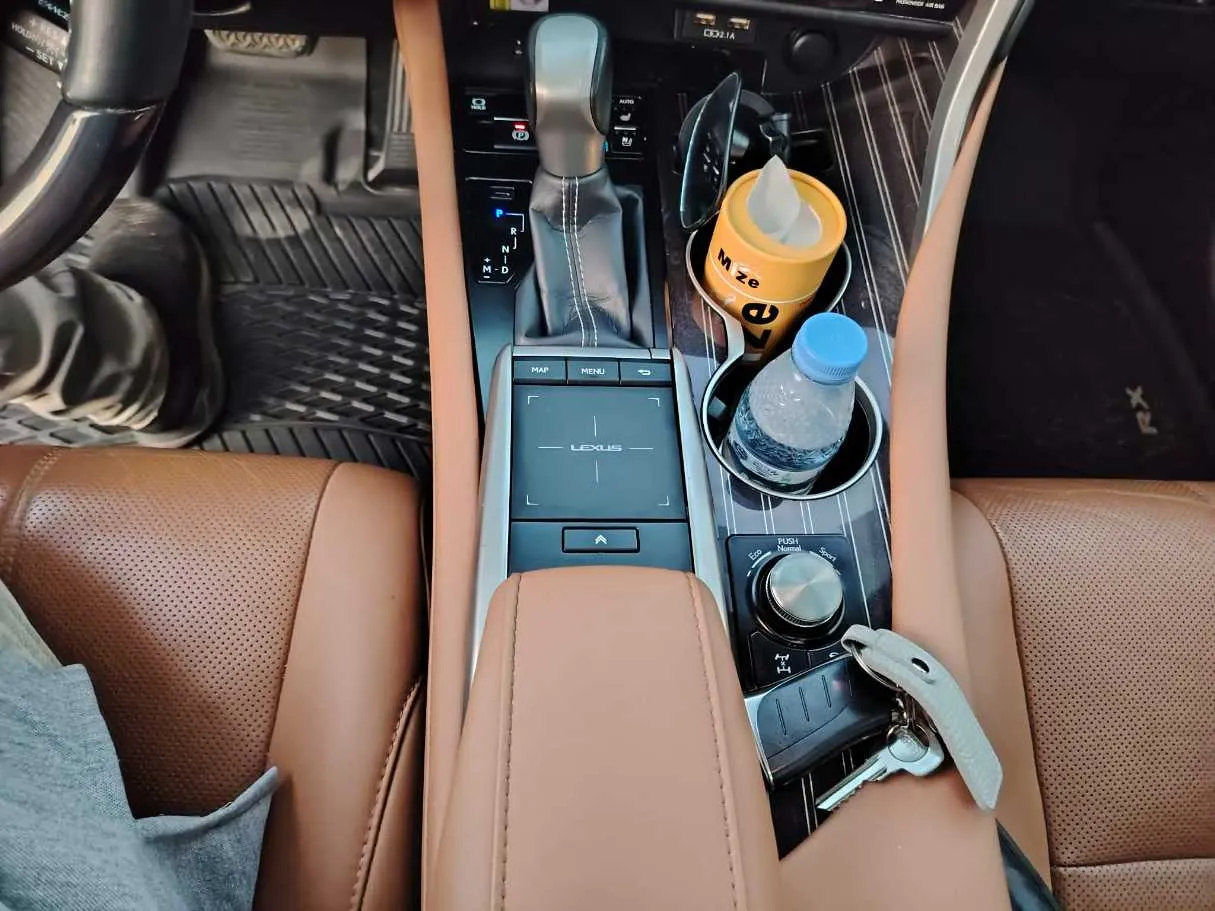 Car image 24