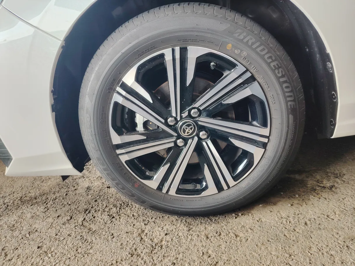 Car image 10