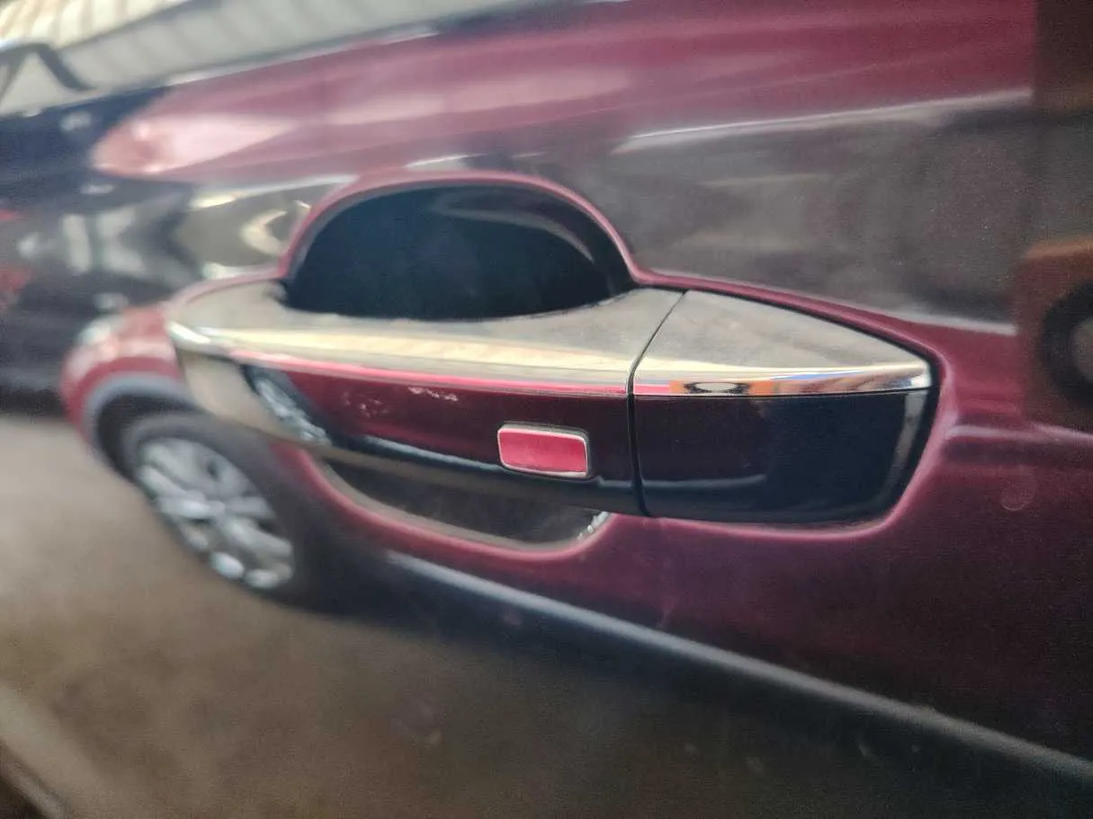 Car image 14