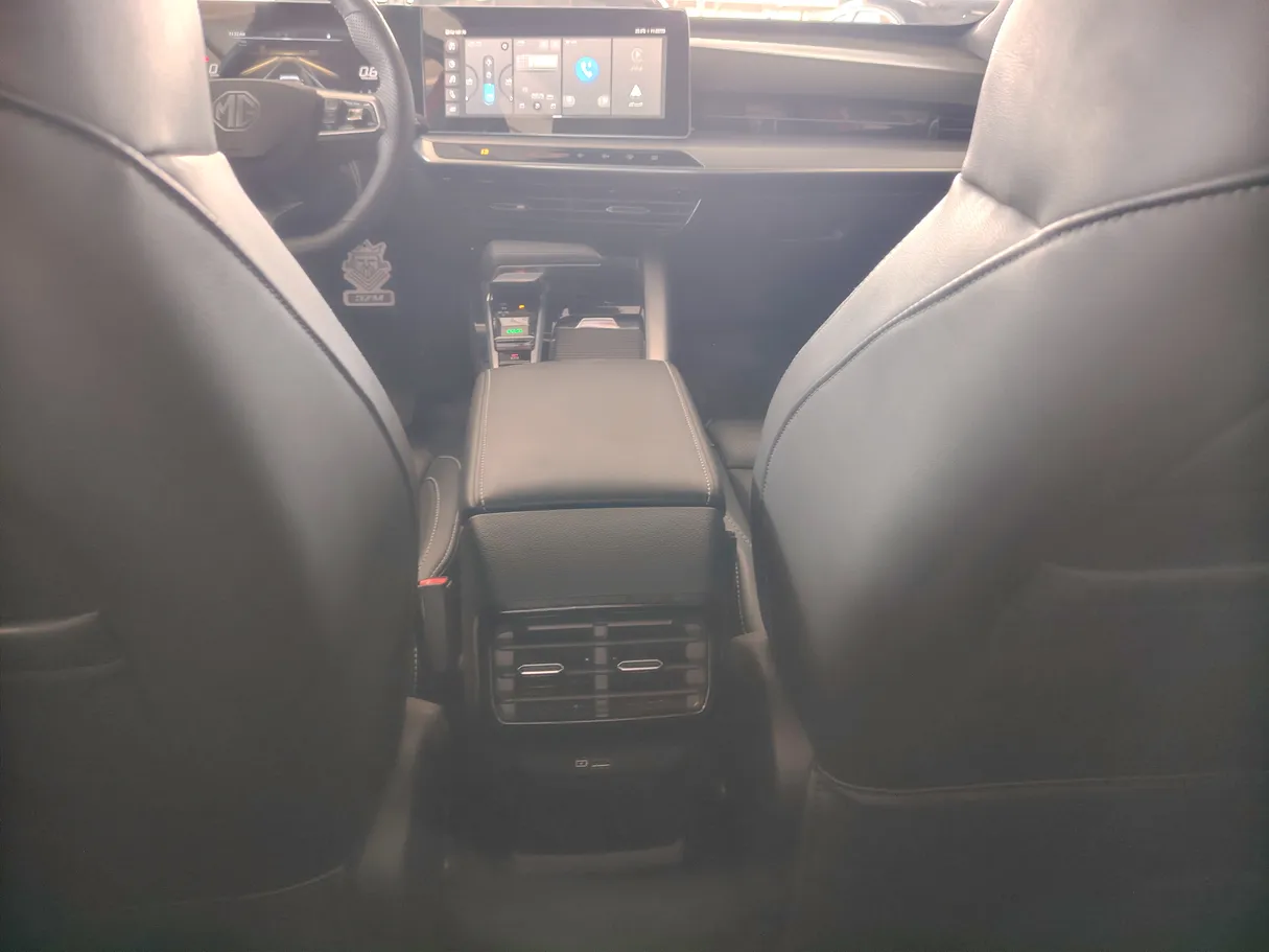 Car image 29