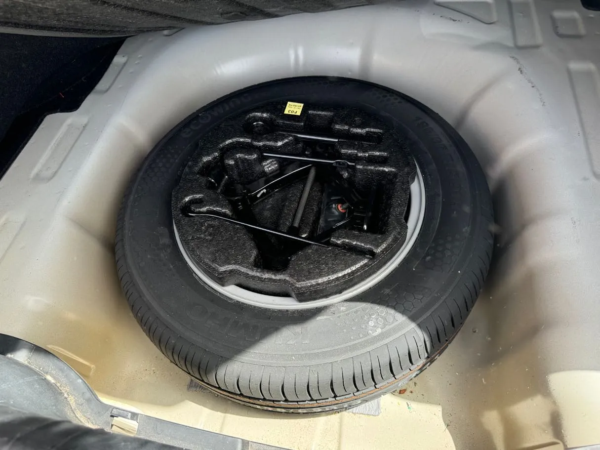 Car image 20