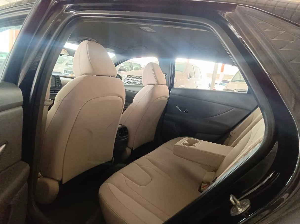 Car image 20