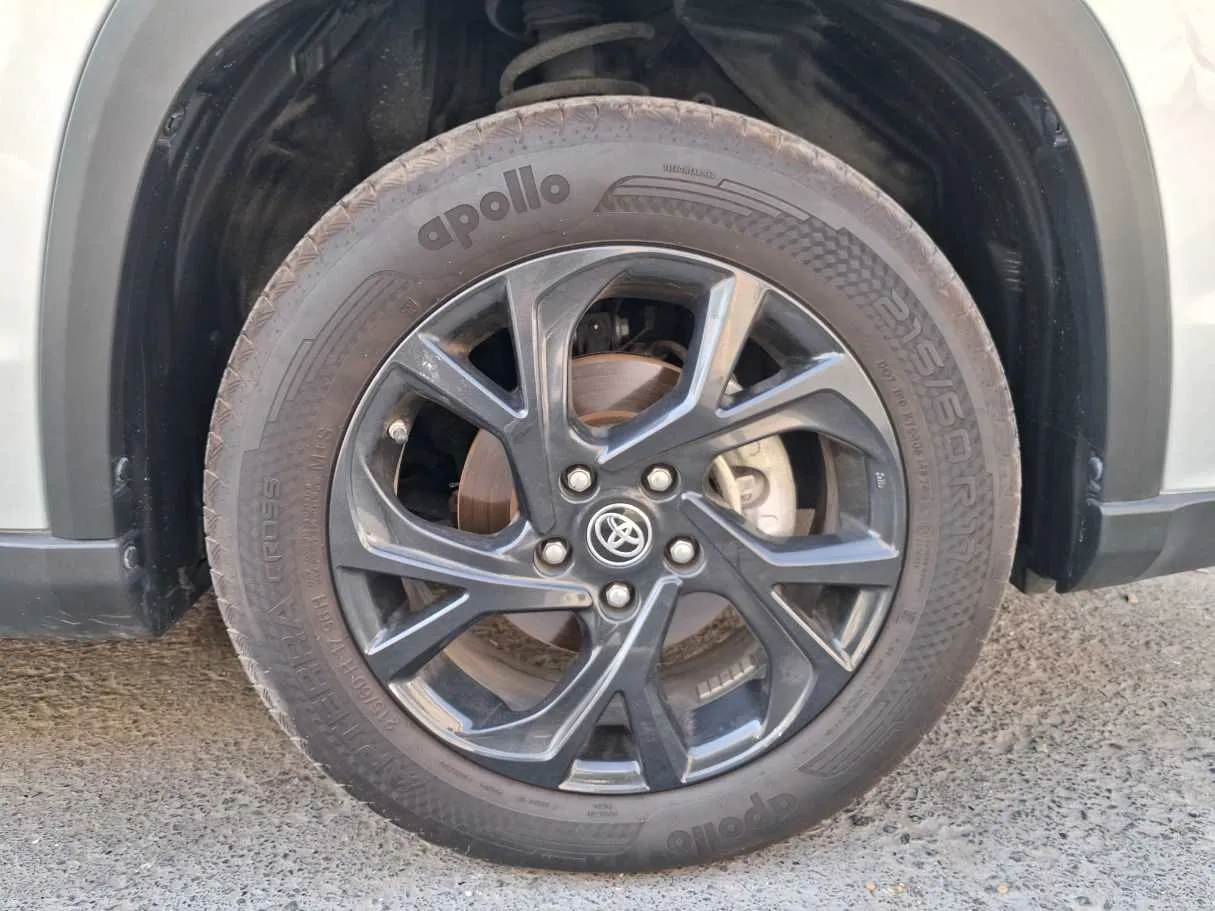 Car image 9