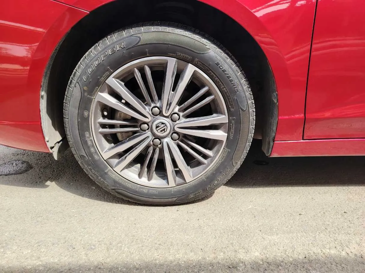 Car image 10