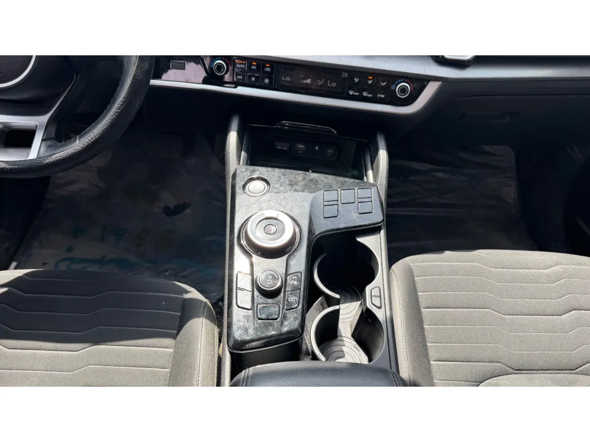 Car image 17