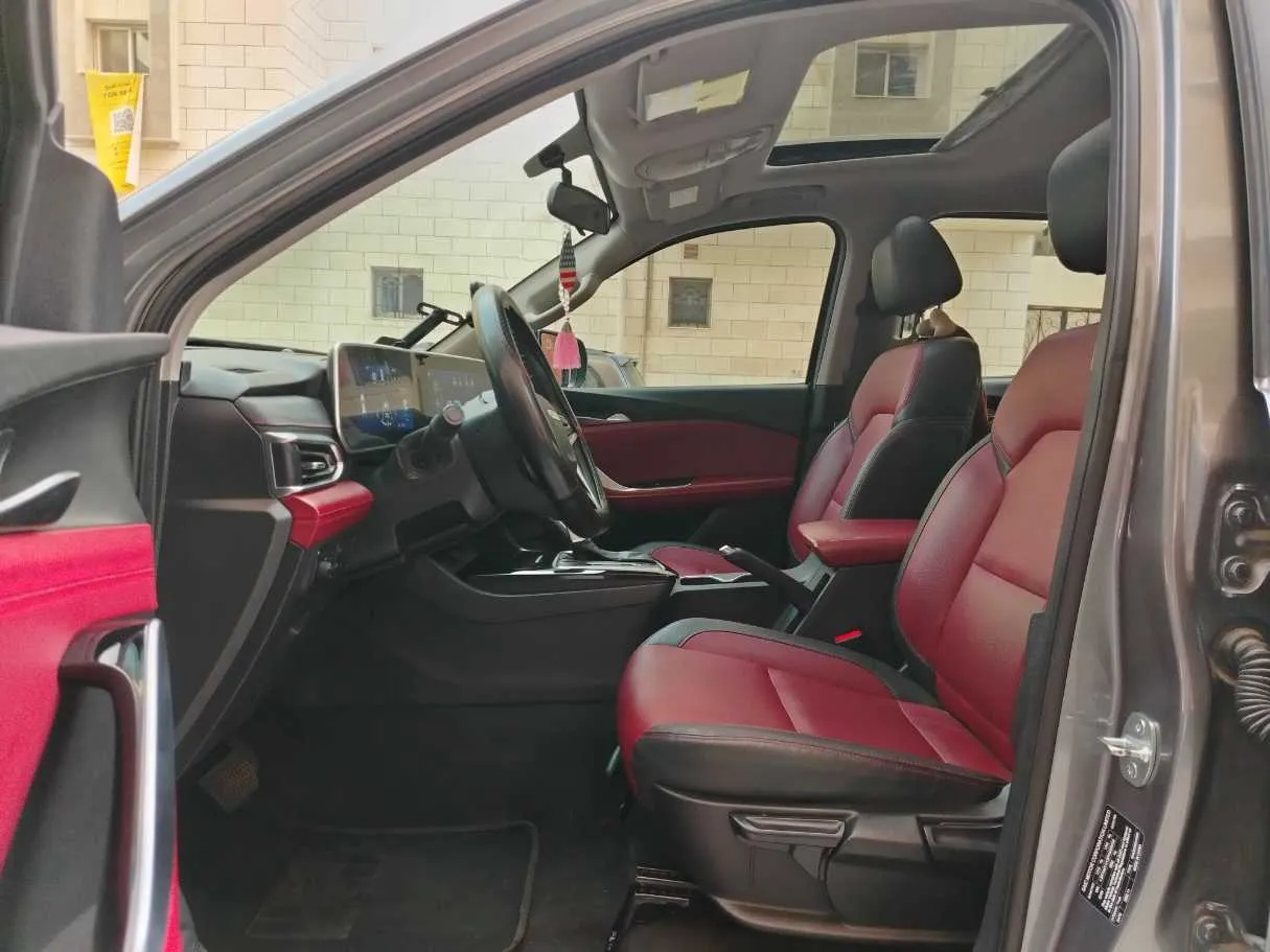Car image 12