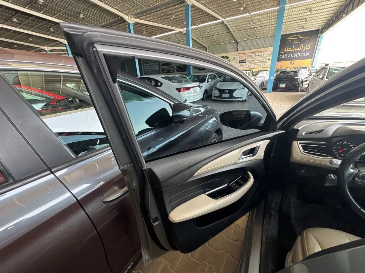 Car image 7
